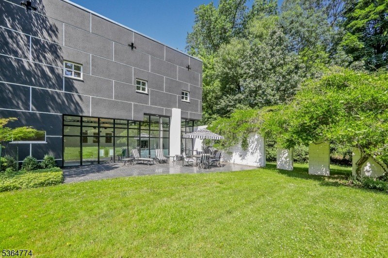 Currently Displayed Property Photo