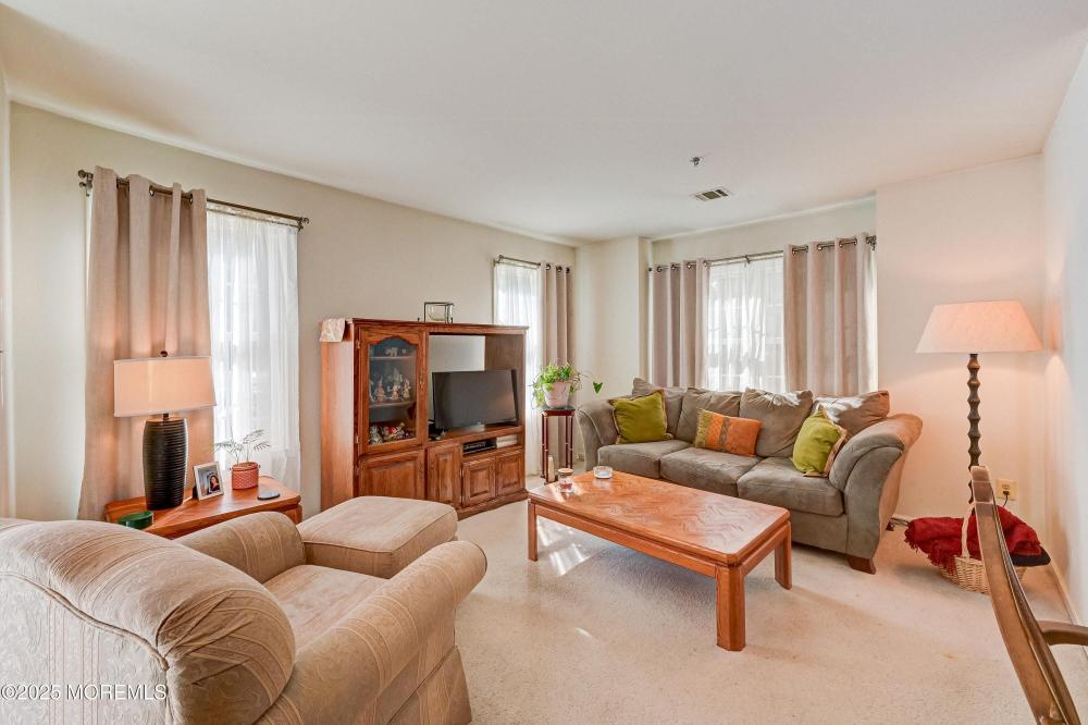 Currently Displayed Property Photo