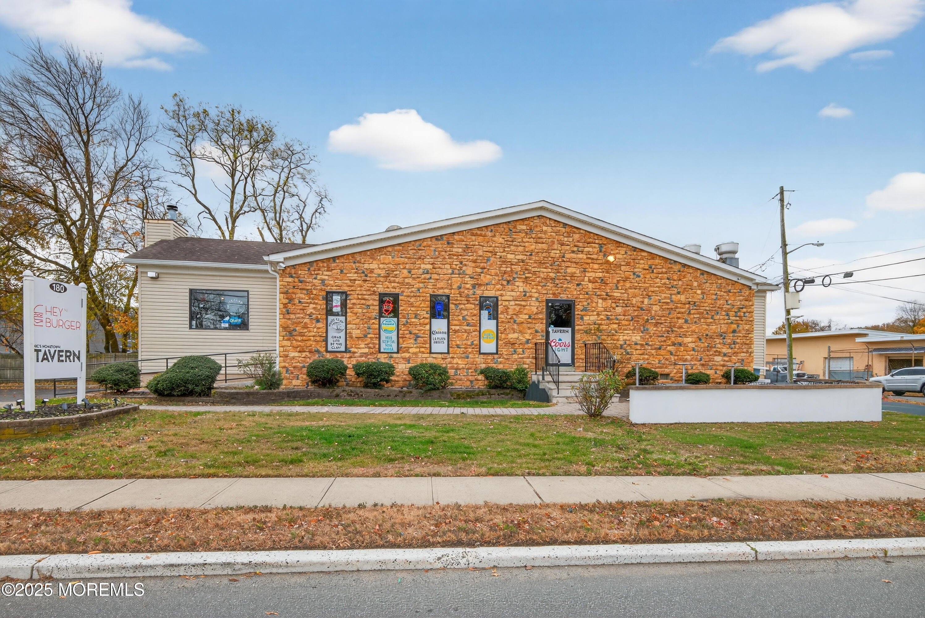 Currently Displayed Property Photo