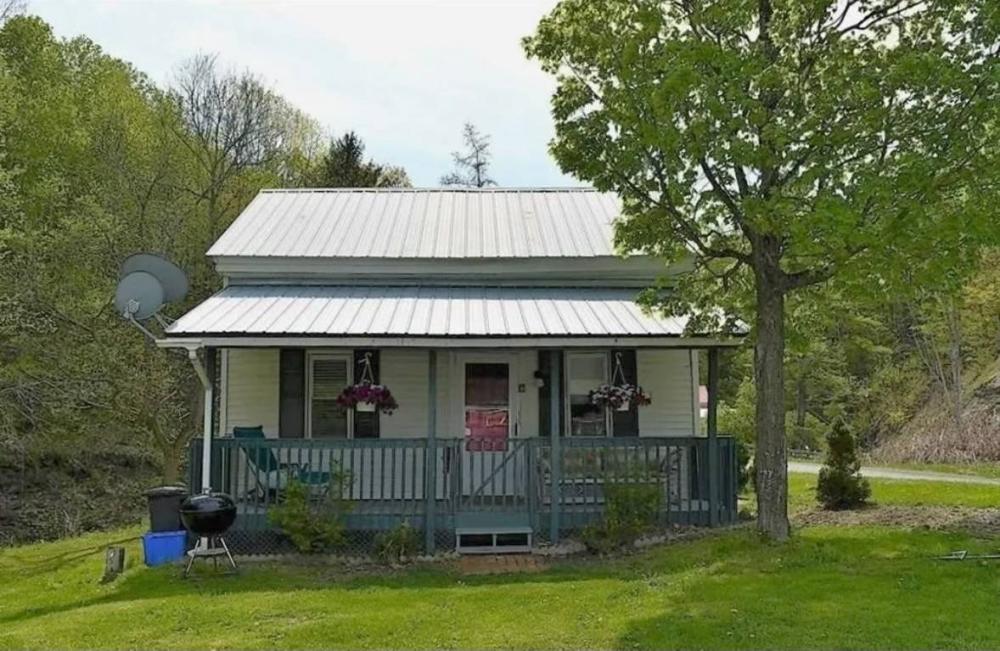 Currently Displayed Property Photo
