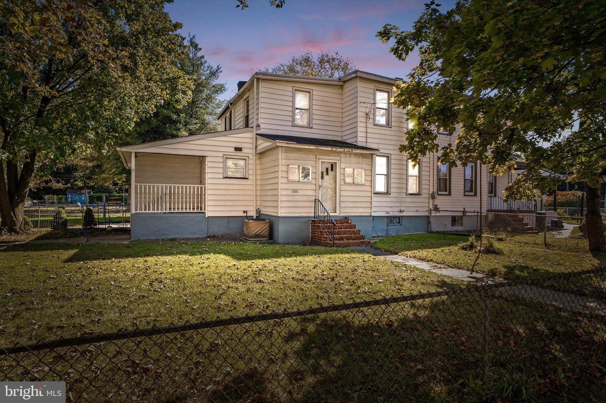 Currently Displayed Property Photo