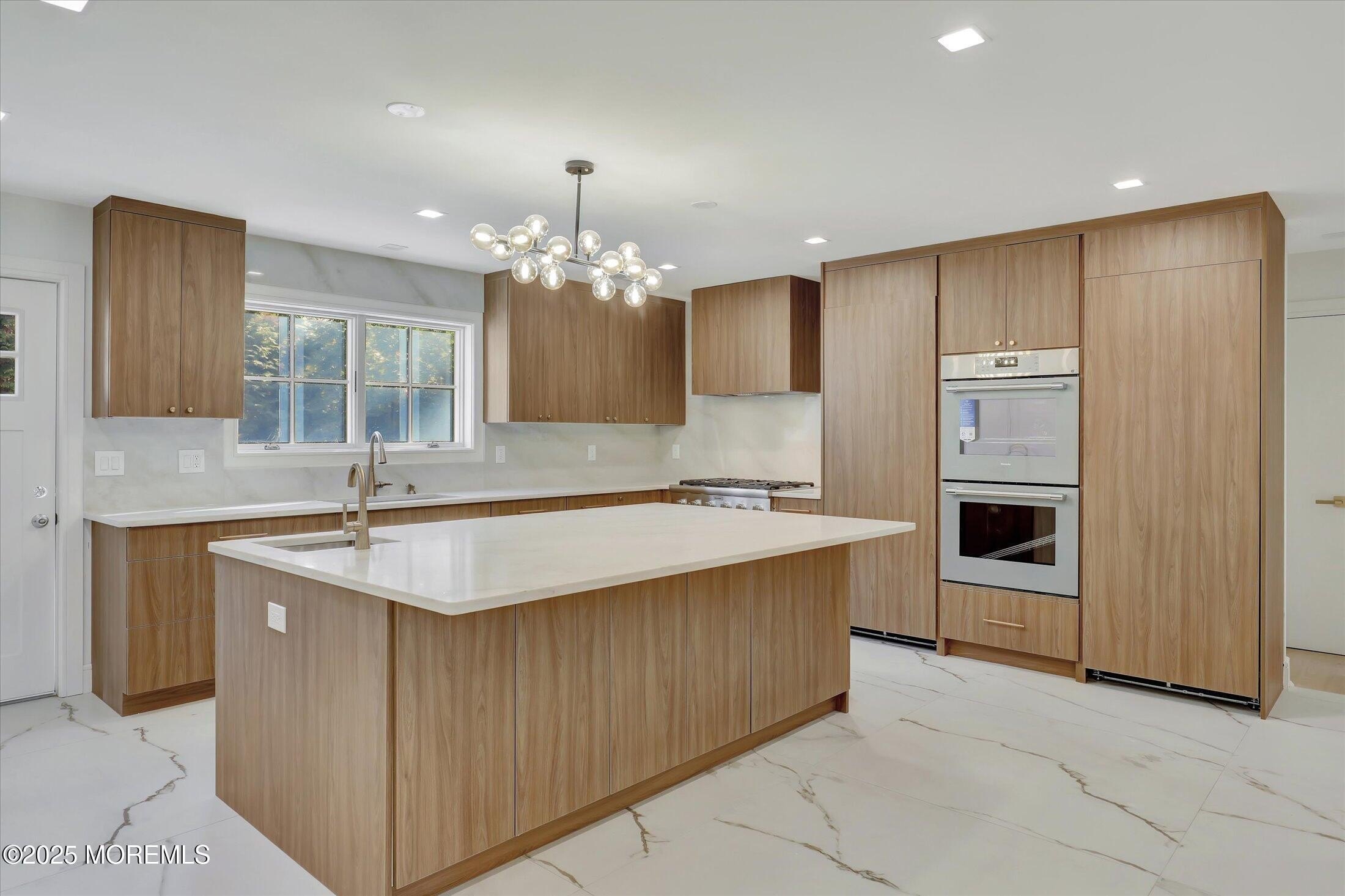 Currently Displayed Property Photo