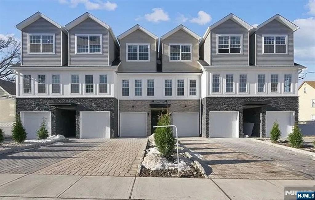 Currently Displayed Property Photo