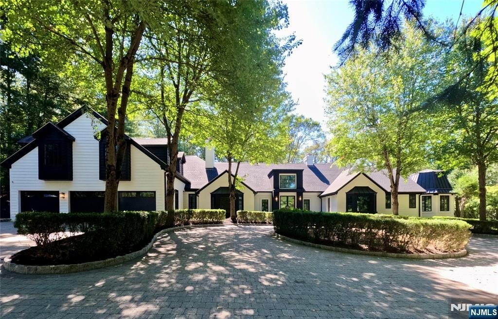 Currently Displayed Property Photo