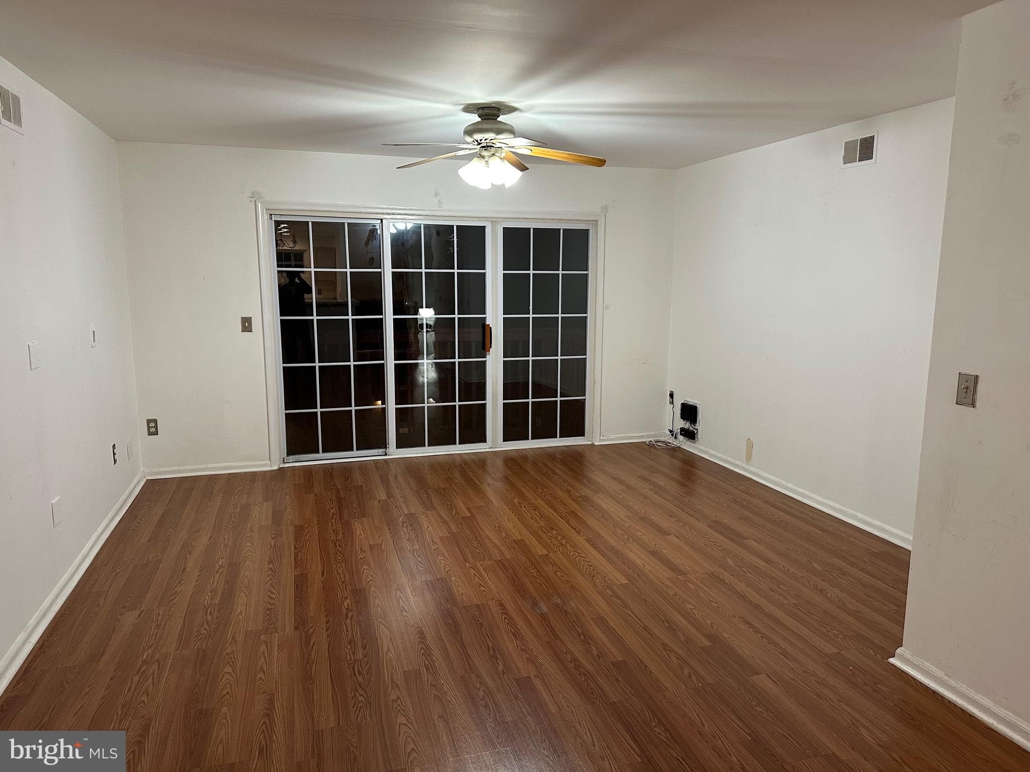 Currently Displayed Property Photo