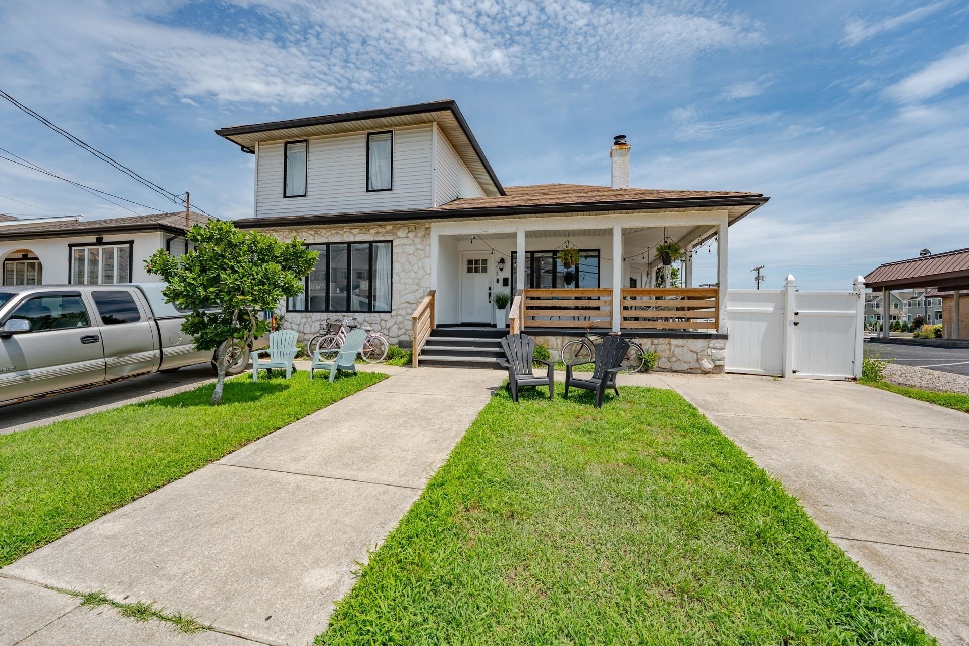 Currently Displayed Property Photo