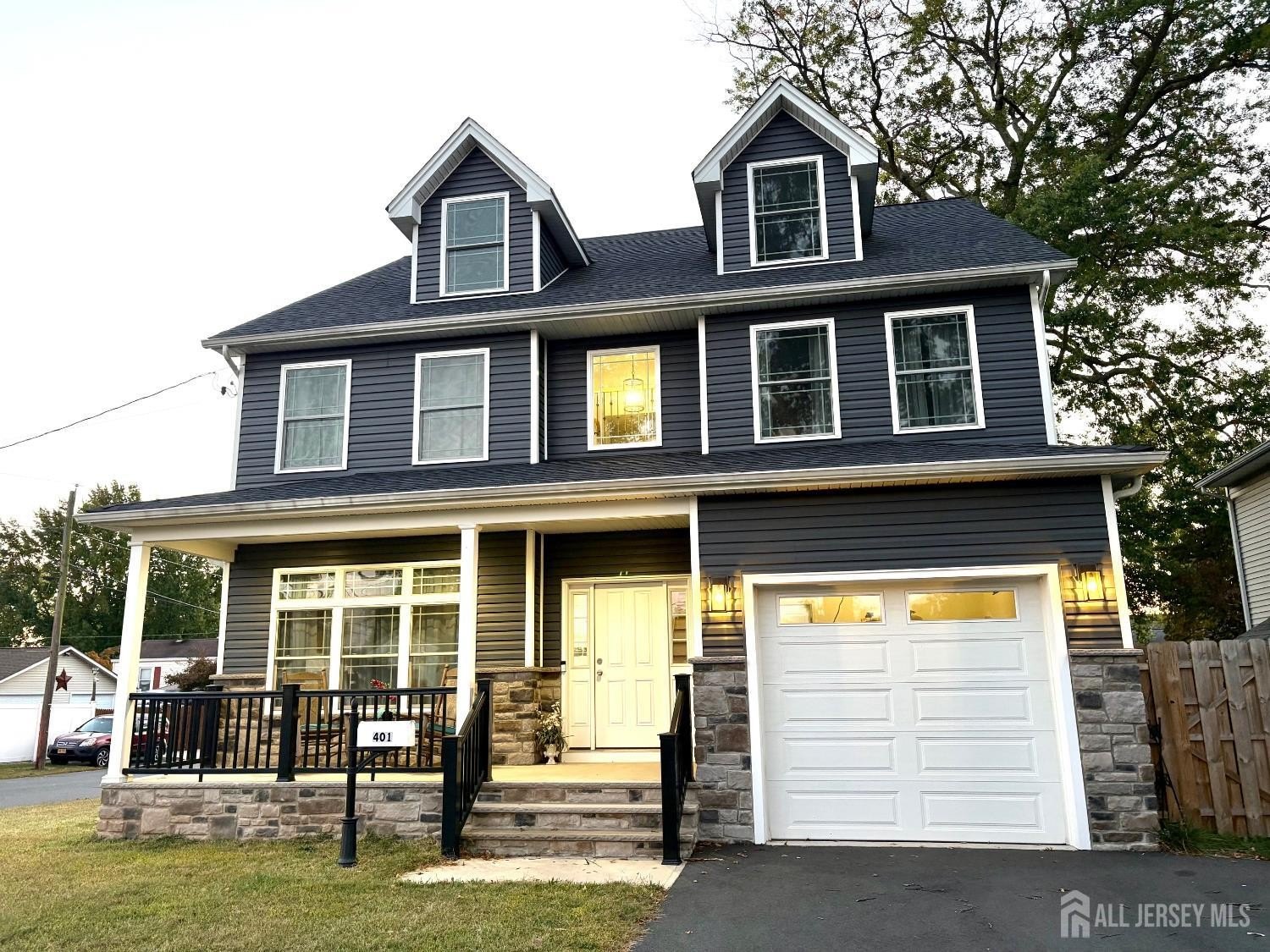 Currently Displayed Property Photo