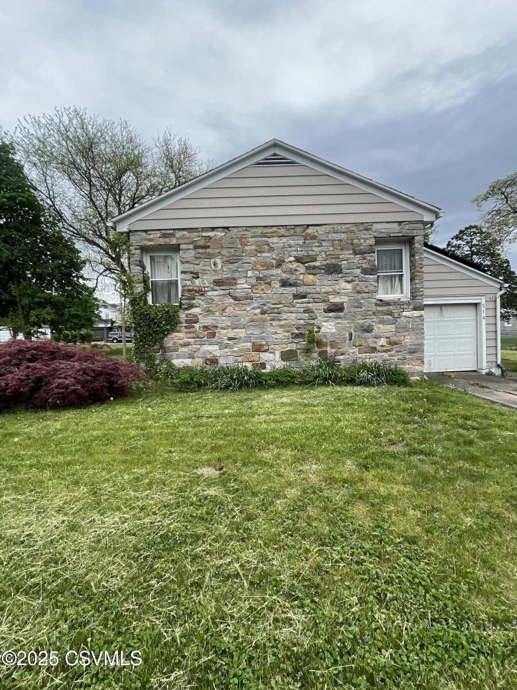 Currently Displayed Property Photo
