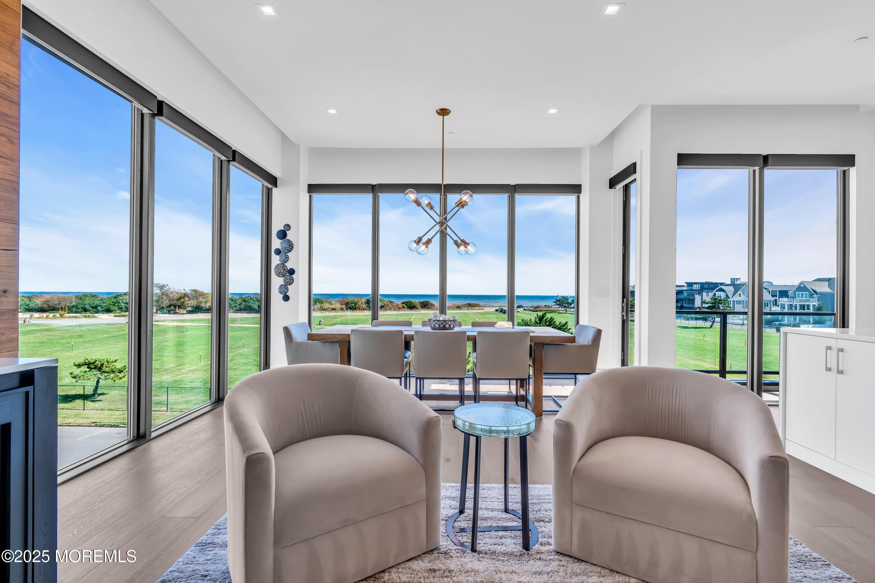 Currently Displayed Property Photo