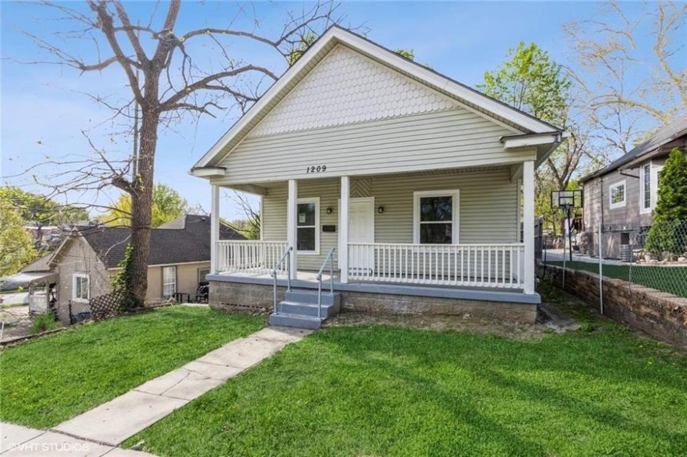 Currently Displayed Property Photo