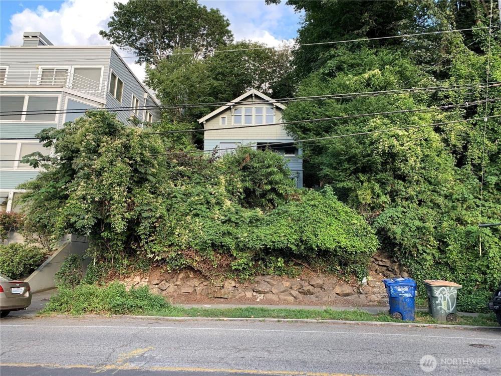 Currently Displayed Property Photo