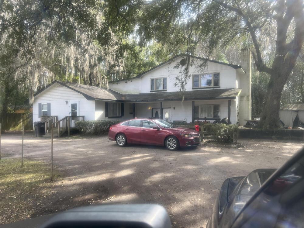 Currently Displayed Property Photo