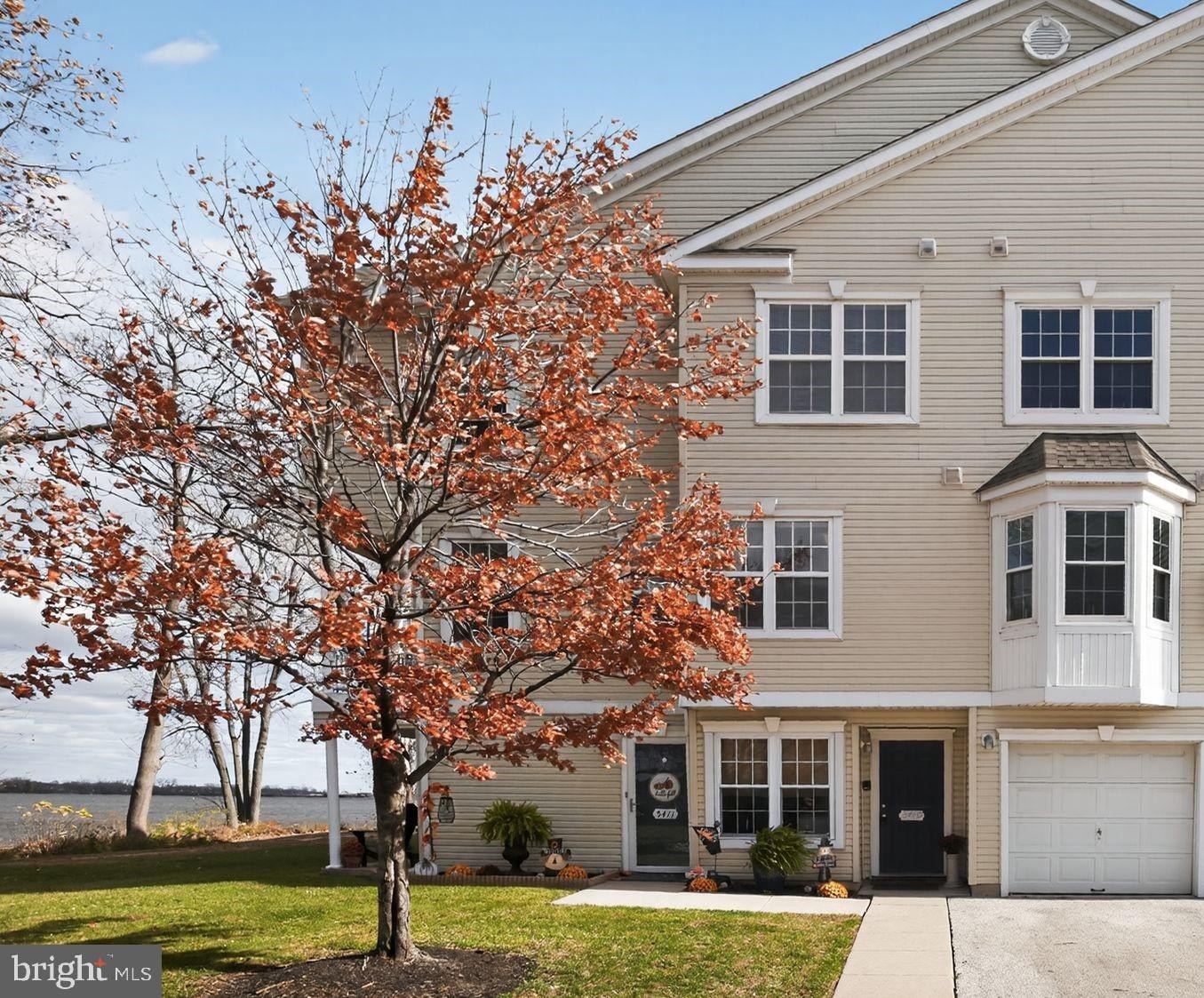 Currently Displayed Property Photo