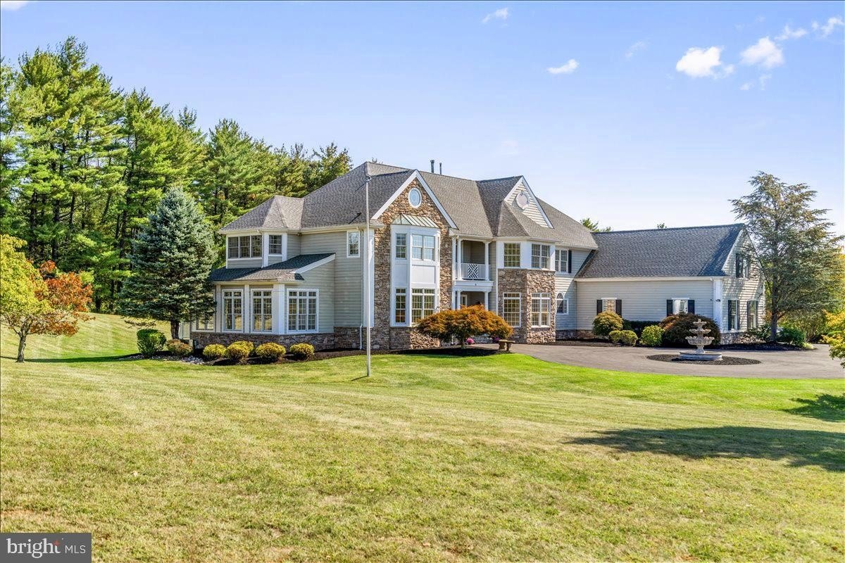 Currently Displayed Property Photo