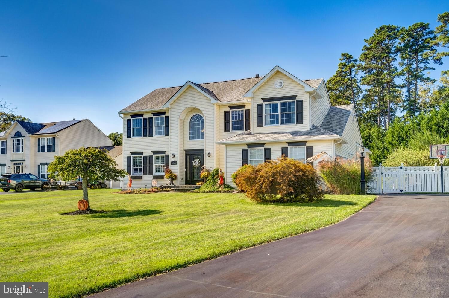 Currently Displayed Property Photo