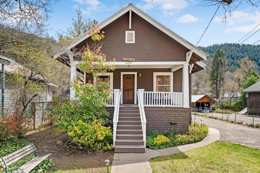 Currently Displayed Property Photo