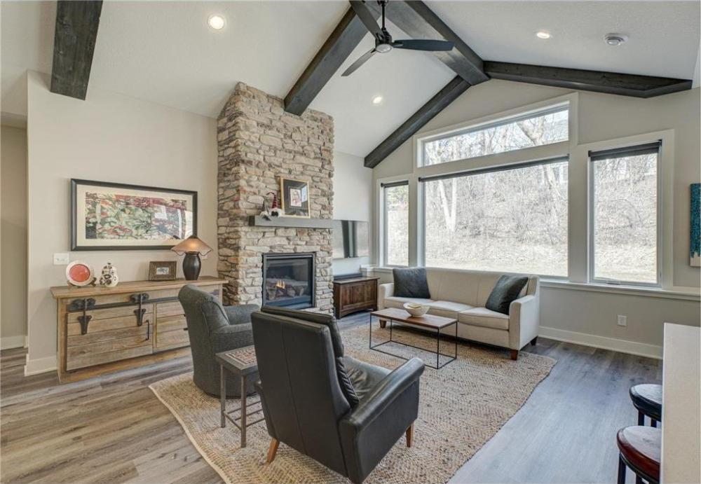 Currently Displayed Property Photo