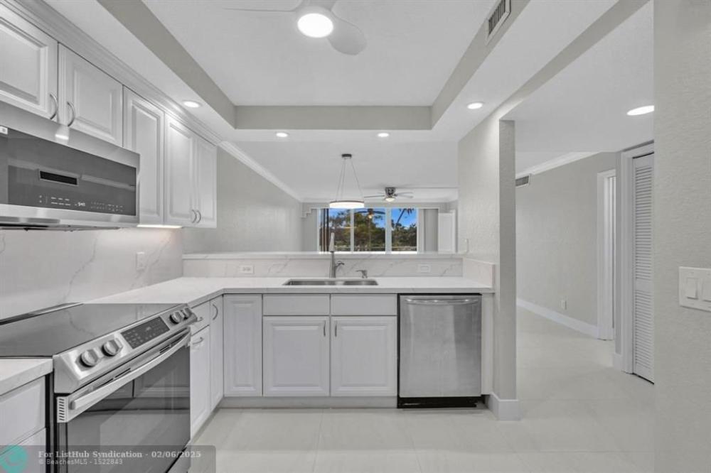 Currently Displayed Property Photo