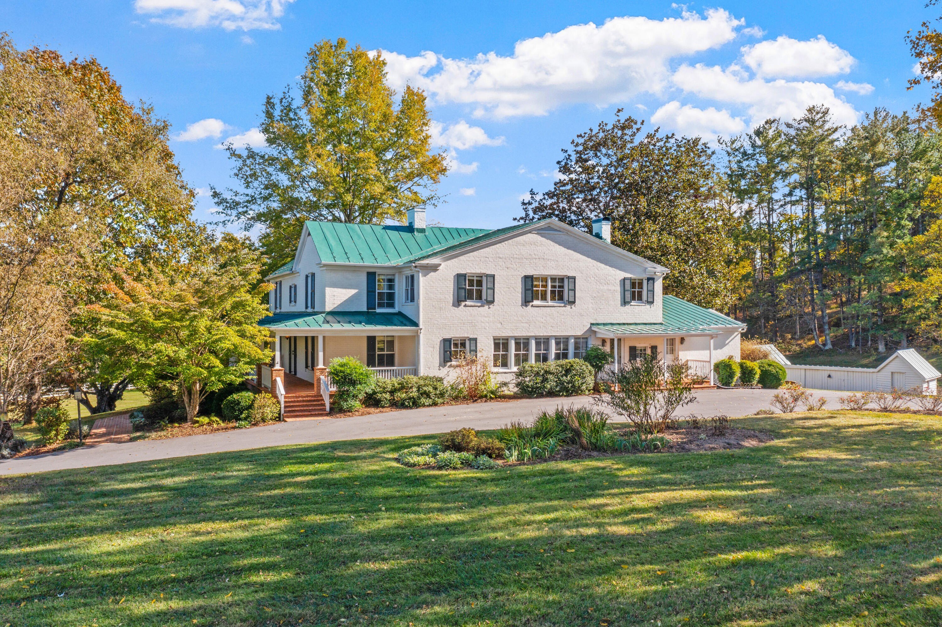 Currently Displayed Property Photo