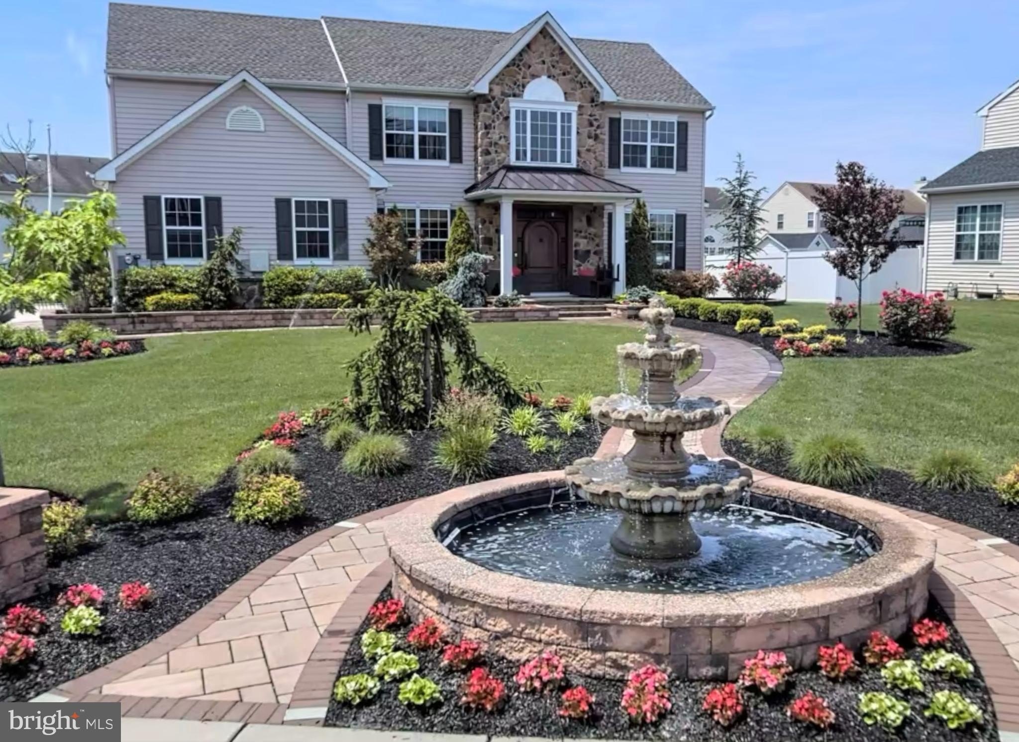 Currently Displayed Property Photo