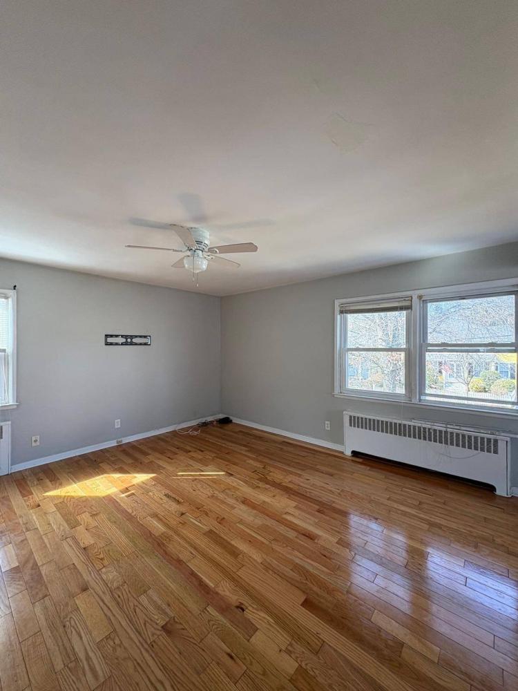 Currently Displayed Property Photo
