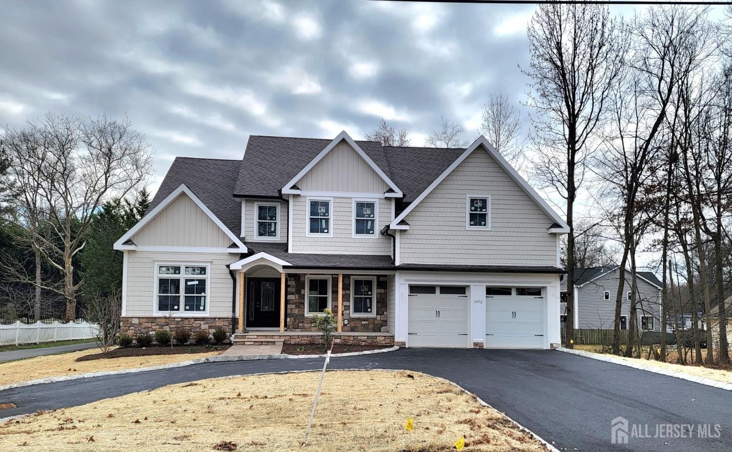 Currently Displayed Property Photo