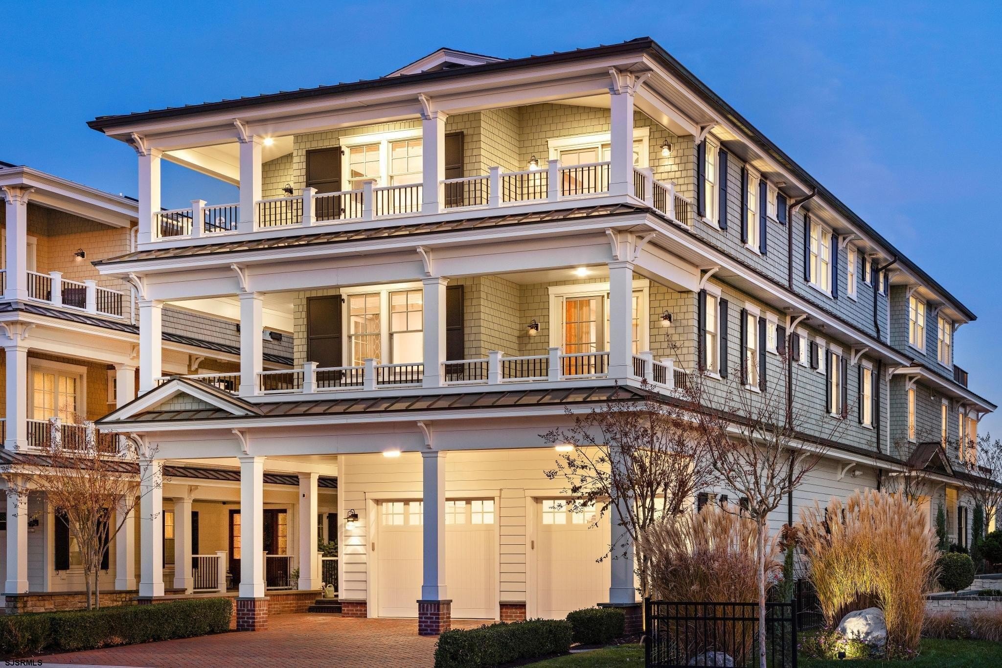 Currently Displayed Property Photo