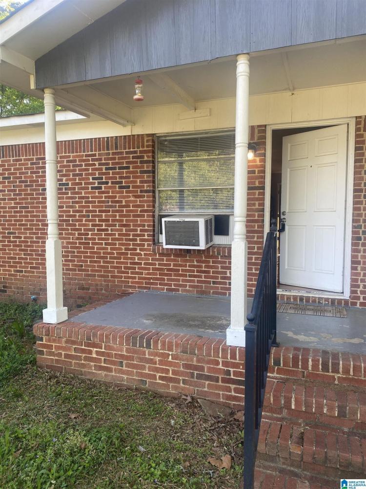 Currently Displayed Property Photo