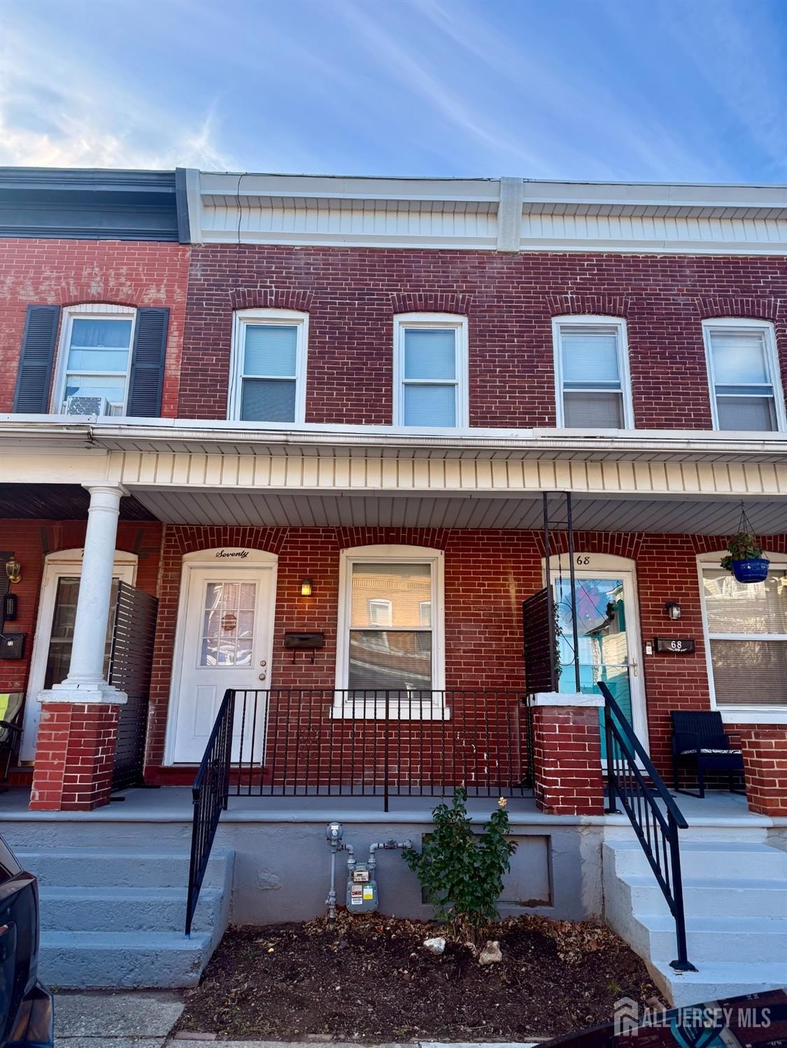 Currently Displayed Property Photo