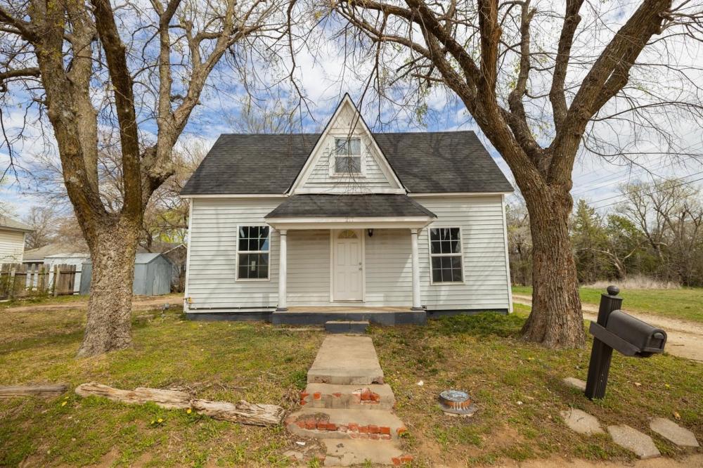 Currently Displayed Property Photo
