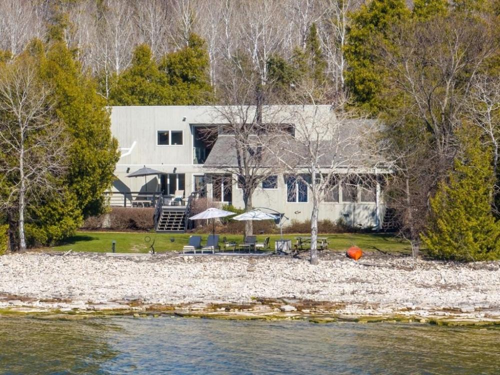 Currently Displayed Property Photo