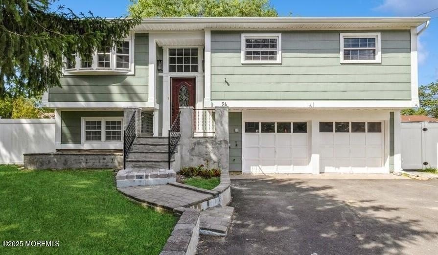 Currently Displayed Property Photo