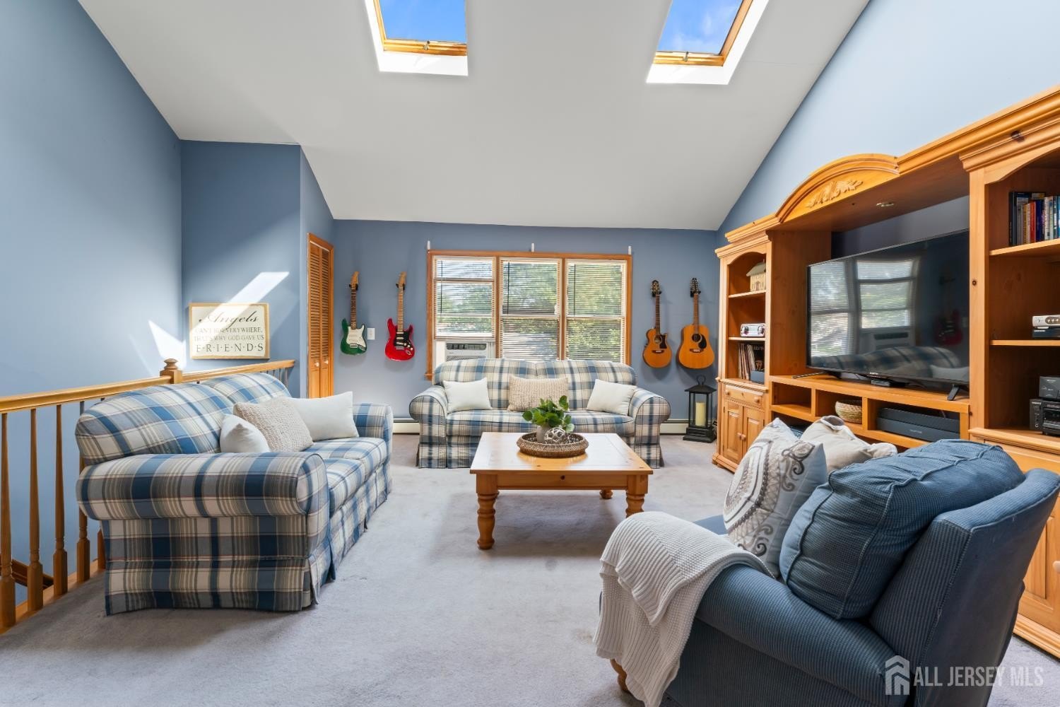 Currently Displayed Property Photo