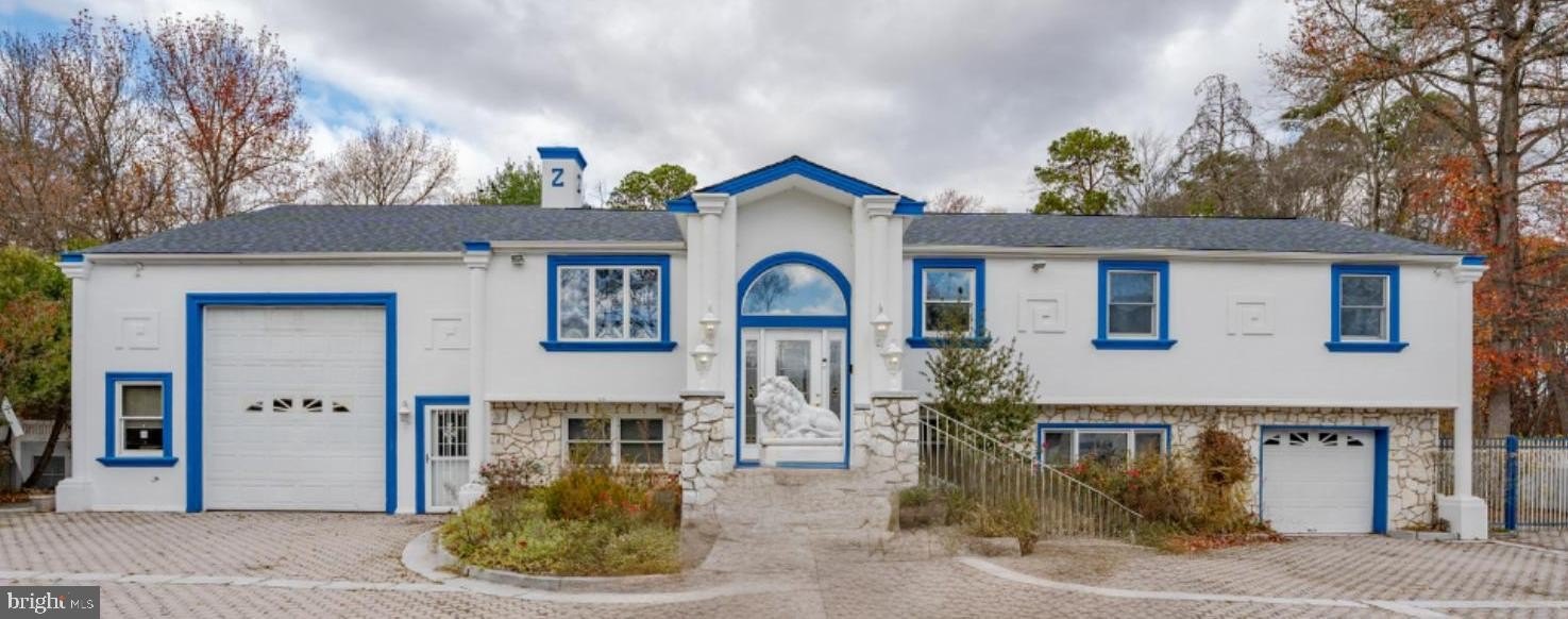 Currently Displayed Property Photo