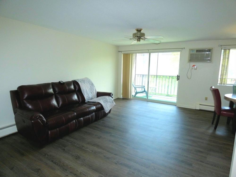 Currently Displayed Property Photo
