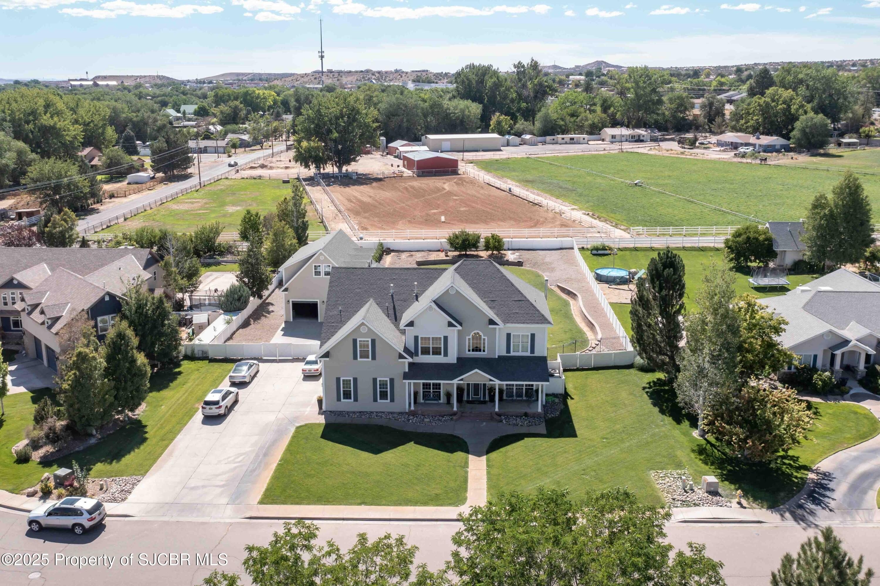 Currently Displayed Property Photo