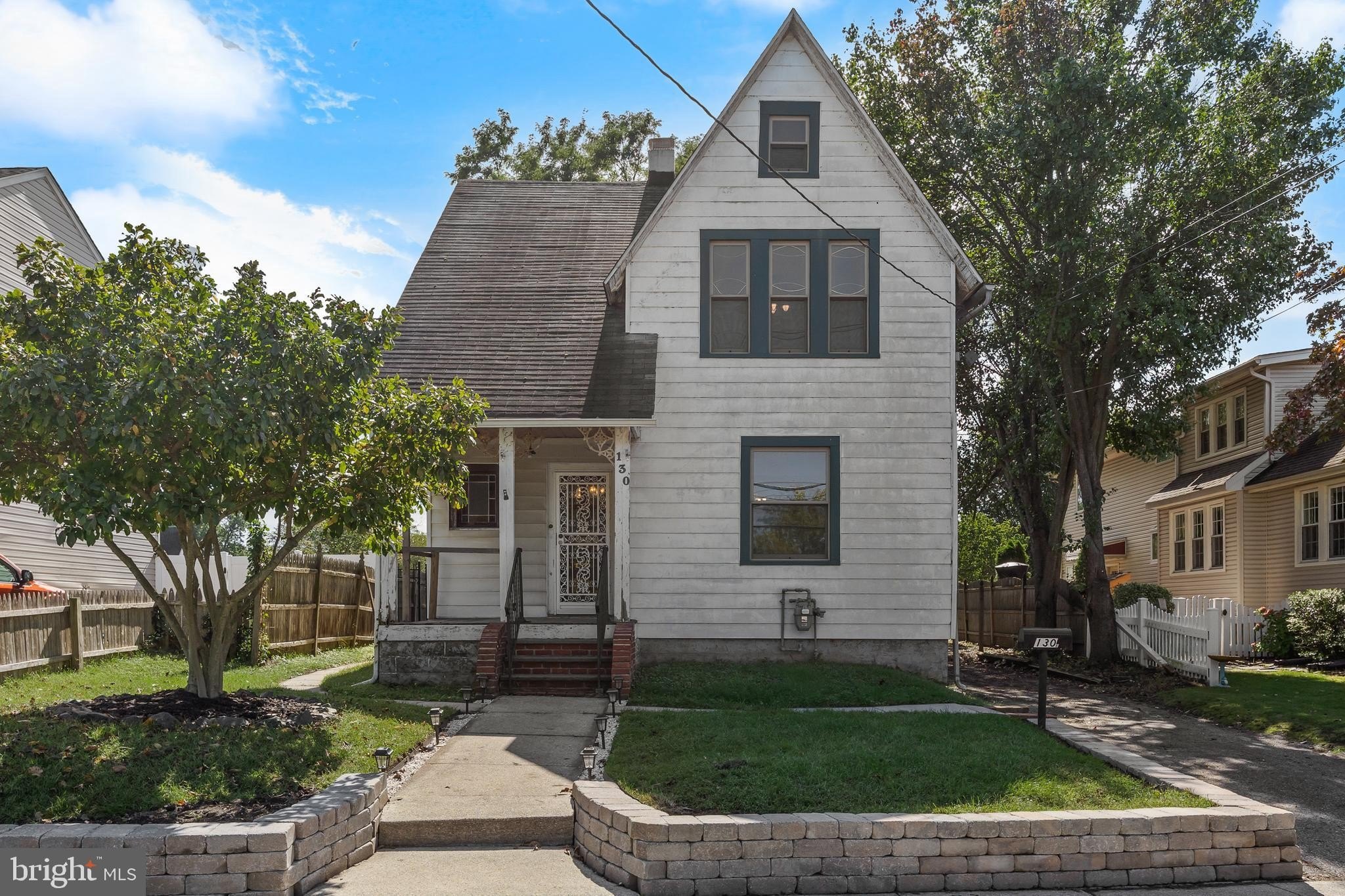 Currently Displayed Property Photo