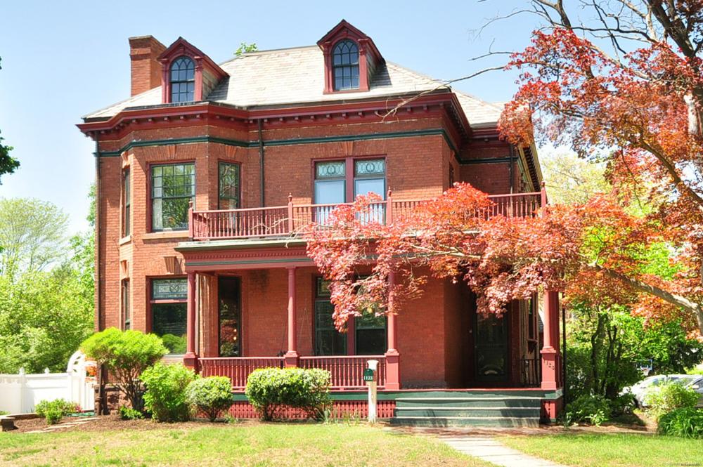 Currently Displayed Property Photo