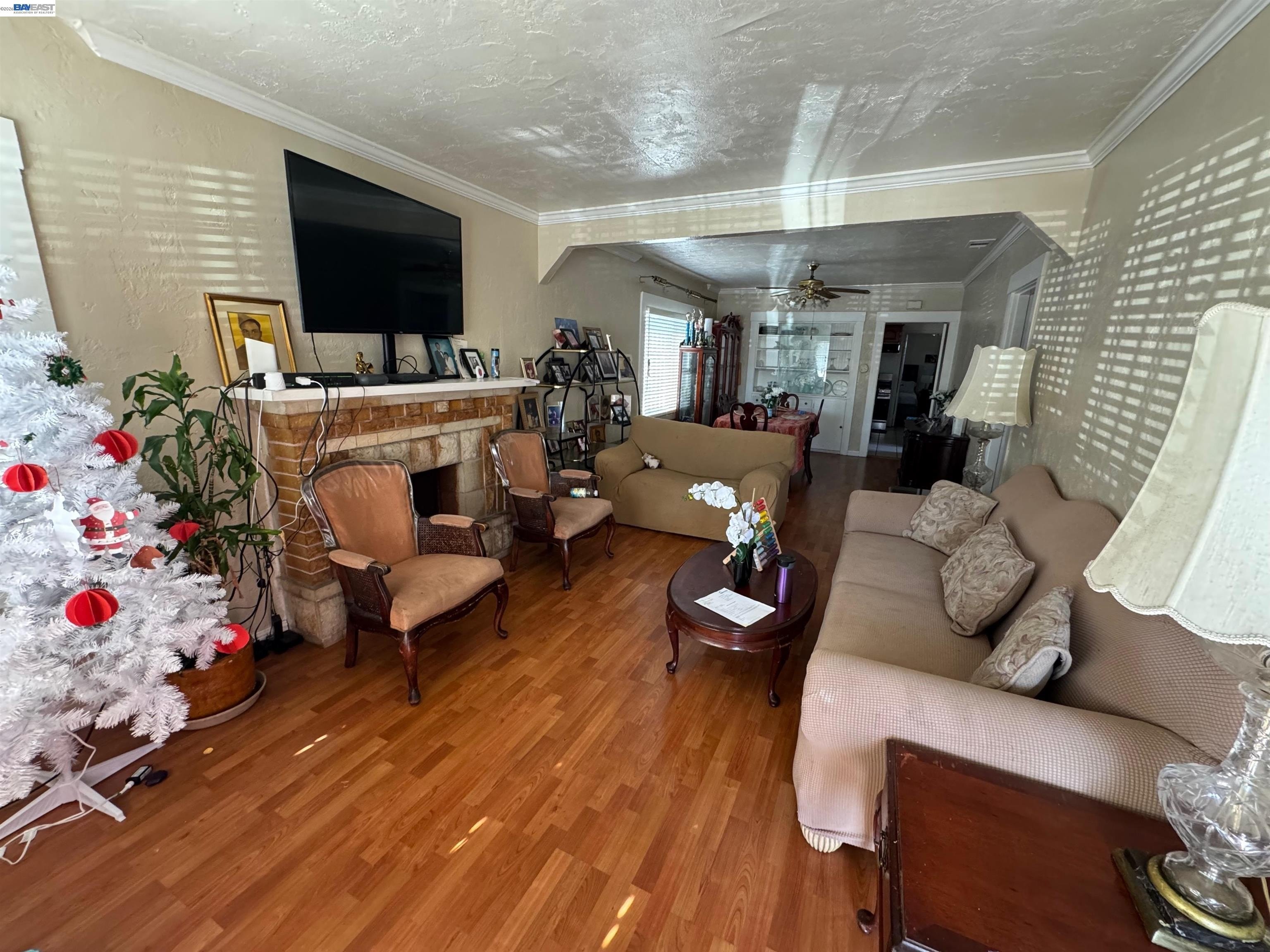 Currently Displayed Property Photo