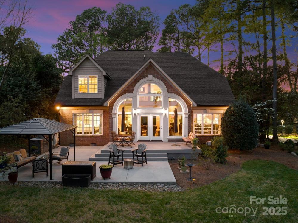 Currently Displayed Property Photo