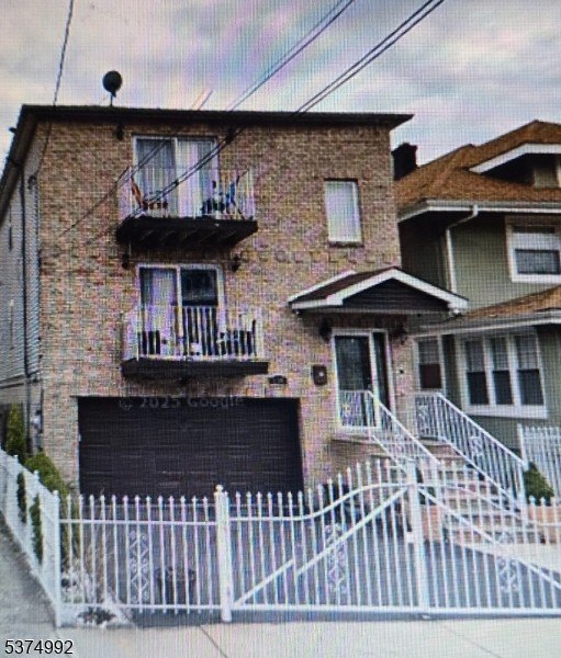 Currently Displayed Property Photo