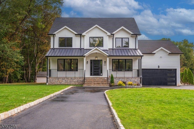 Currently Displayed Property Photo