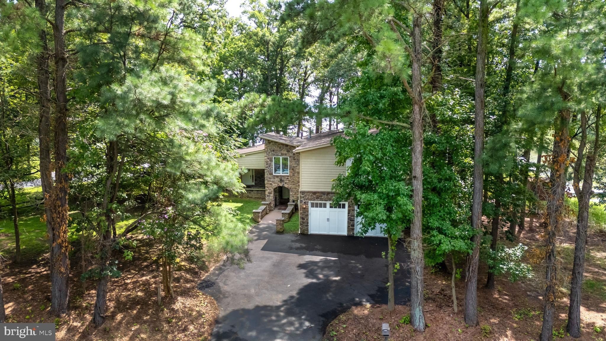 Currently Displayed Property Photo