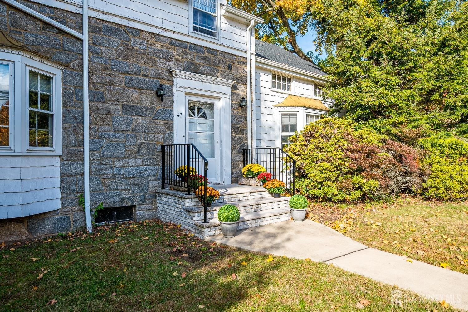 Currently Displayed Property Photo