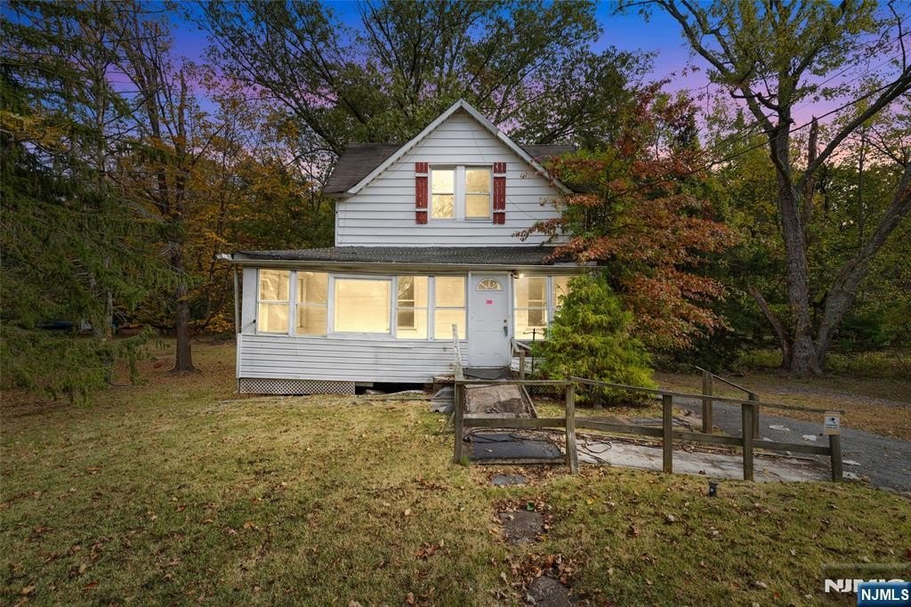 Currently Displayed Property Photo