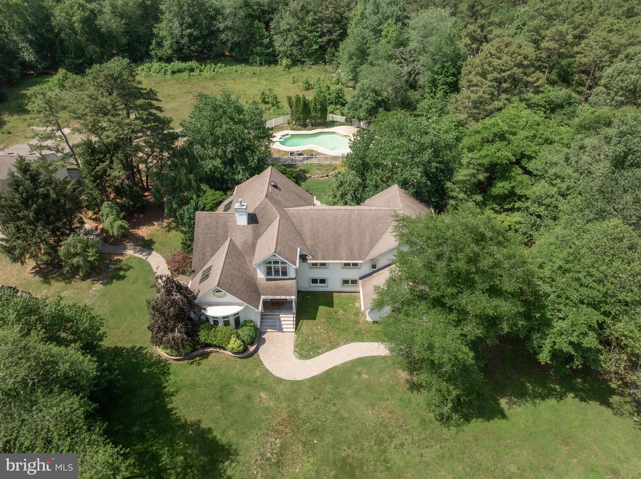 Currently Displayed Property Photo