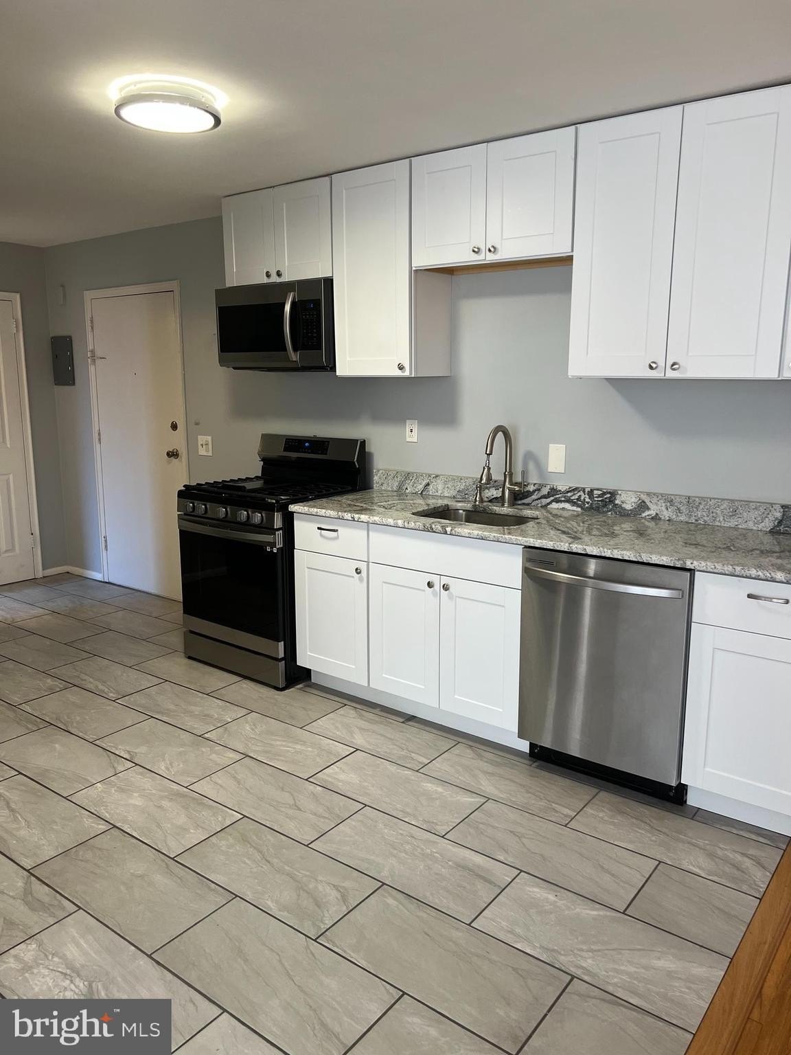 Currently Displayed Property Photo