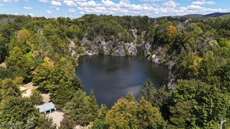 Currently Displayed Property Photo