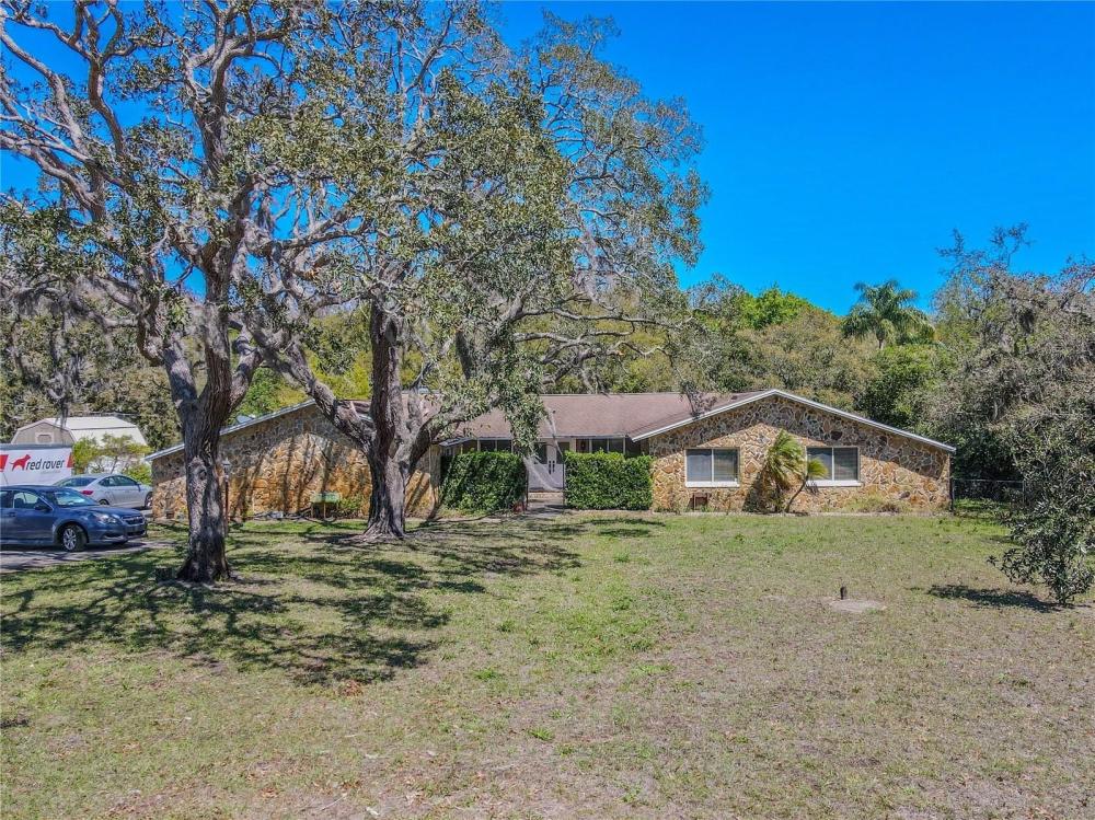 Currently Displayed Property Photo