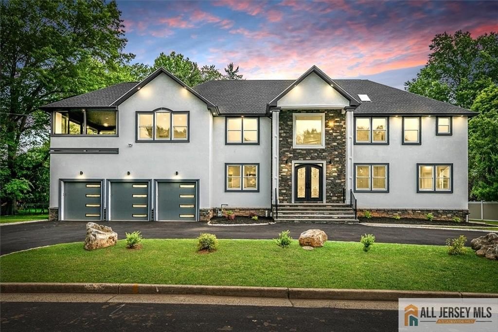 Currently Displayed Property Photo